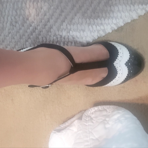 Shoes - Picture 3 of 7